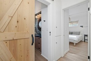 1 bedroom, iron/ironing board, free WiFi, bed sheets - 706 S Pacific Unit C · Steps From Beach, Panoramic Ocean Views & Parking (Oceanside)