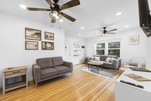 Smart TV - Clementine Crush, Oceanview Rooftop Deck and A/C (Oceanside)