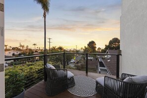Property grounds - Clementine Crush, Oceanview Rooftop Deck and A/C (Oceanside)