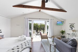 1 bedroom, desk, iron/ironing board, travel cot - Clementine Crush, Unit 2 | Spacious Studio (Oceanside)