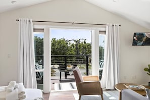 1 bedroom, desk, iron/ironing board, travel cot - Clementine Crush, Unit 2 | Spacious Studio (Oceanside)