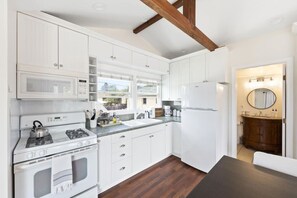 Fridge, microwave, oven, stovetop - Clementine Crush, Unit 2 | Spacious Studio (Oceanside)