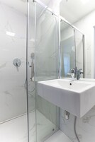 Studio | Bathroom