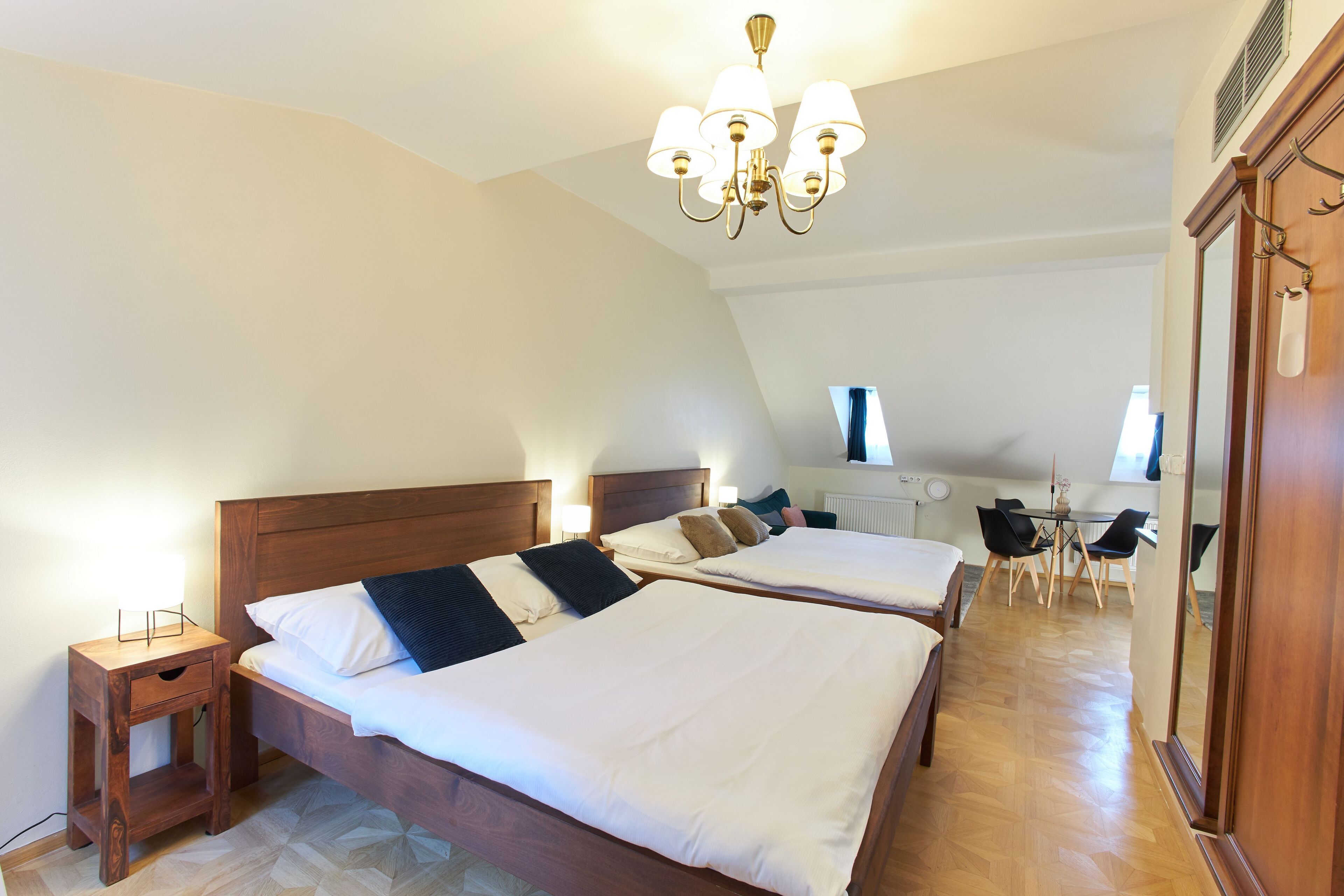 Appartement, 1 slaapkamer | Een kluis op de kamer, verduisterende gordijnen, gratis wifi