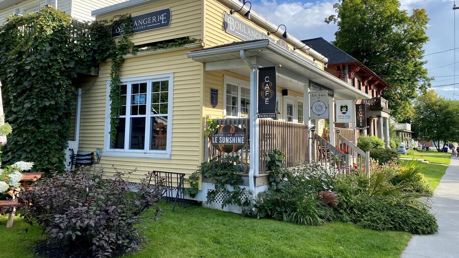 Auberge Le Sunshine - Café-bistro