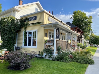 Auberge Le Sunshine - Café-bistro