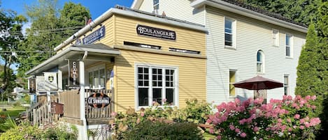 A two-story building with a bakery named "Boulangerie" and a cafe named "Les Amis".