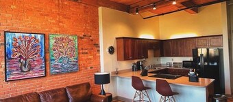 Downtown Industrial 1-Bedroom Post and Beam Loft Near Redwings Baseball Stadium