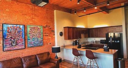 Downtown Industrial 1-Bedroom Post and Beam Loft Near Redwings Baseball Stadium