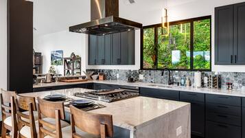 冰箱、微波炉、烤箱、炉灶