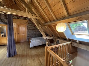 2 bedrooms, desk, free WiFi, bed sheets