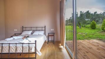 2 bedrooms, iron/ironing board, travel crib, free WiFi