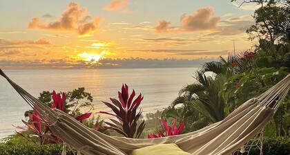 Spectacular ocean view just minutes away from Dominical beach!