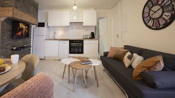 Smart-TV, Bücher, Stereoanlage