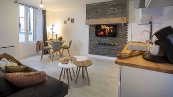 Smart-TV, Bücher, Stereoanlage