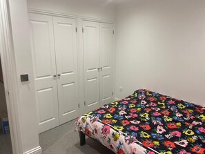 4 bedrooms, in-room safe, desk, iron/ironing board