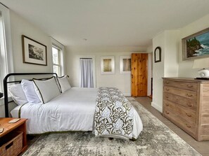 2 bedrooms, iron/ironing board, WiFi, bed sheets - Shackford Cove Cottage (Eastport)
