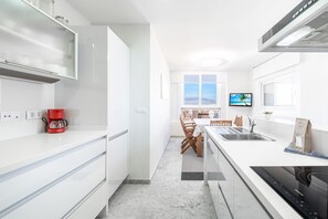 Refrigerador, microondas, horno y lavavajillas 
