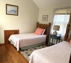 2nd floor bedroom - Cozy house in sconset village. Minutes to town and beach.  (Nantucket)