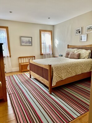 Lower level bedroom - Cozy house in sconset village. Minutes to town and beach.  (Nantucket)