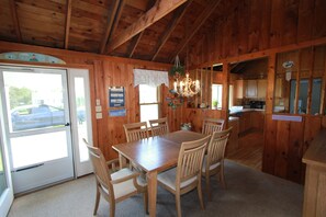 Dining - 11 Freeman Ave - Waterfront Town Neck beach home, pet-friendly! (Sandwich)