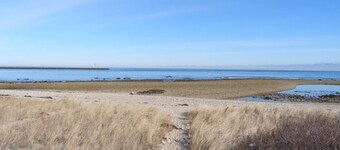 11 Freeman Ave - Waterfront Town Neck beach home, pet-friendly!