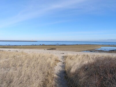 11 Freeman Ave - Waterfront Town Neck beach home, pet-friendly!