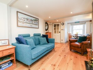Living area - Pepper's Cottage (Bideford)