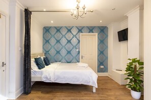 1 bedroom, desk, free WiFi, bed sheets