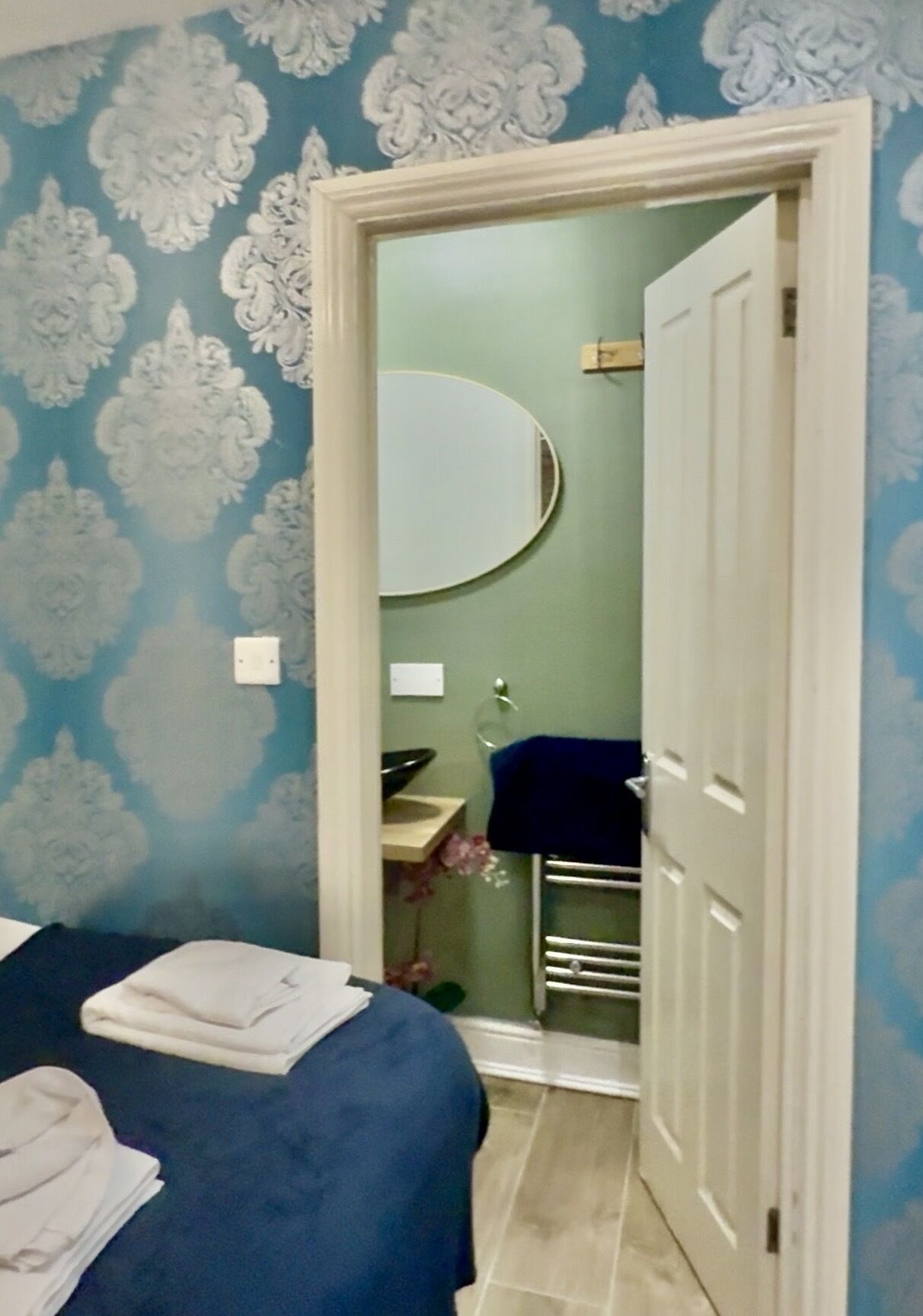 1 bedroom, desk, free WiFi, bed sheets