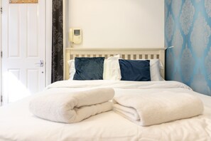 1 chambre, bureau, Wi-Fi gratuit, draps fournis