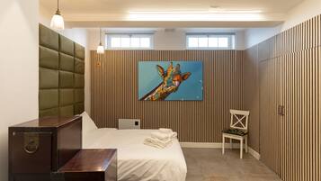 1 chambre, bureau, fer et planche à repasser, Wi-Fi gratuit