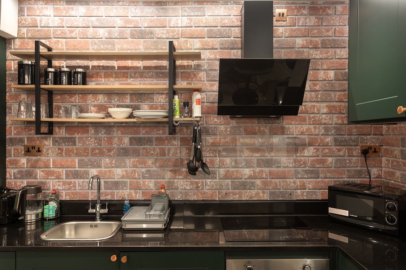 Kühlschrank, Mikrowelle, Ofen, Geschirrspüler