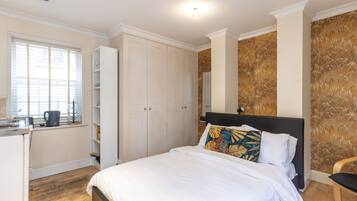 1 bedroom, desk, iron/ironing board, free WiFi