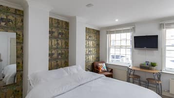 1 slaapkamer, een bureau, gratis wifi, beddengoed