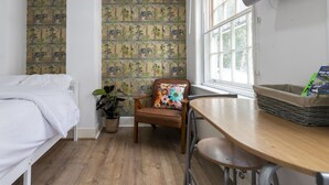 Unclassified image, 2 of 54, button - Aldgate London City Boutique Studio 3 (London)