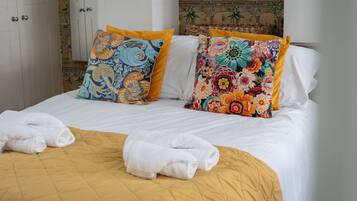 1 bedroom, desk, free WiFi, bed sheets