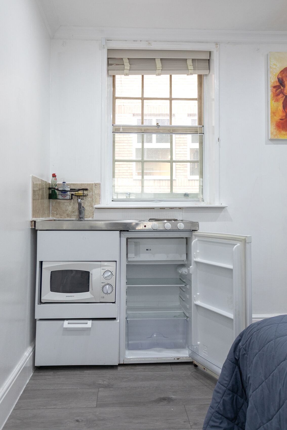 Mikrowelle, Wasserkocher, Toaster, Kochgeschirr/Geschirr/Besteck