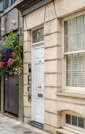 Exterior detail - Aldgate London City Boutique Cosy Studio 4 (London)
