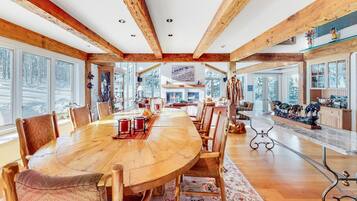 Nhà gỗ | Khu vực ăn uống tại phòng