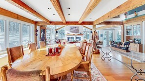 Alpehytte | Spiseområde på rommet