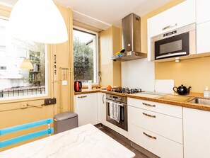 Fridge, oven, dishwasher, coffee/tea maker