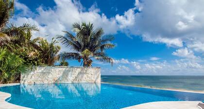Casa Del Sol: Beachfront Villa, Infinity Pool, 7 bedrooms, Made for Big Groups