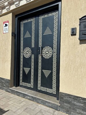 Apartment, 2 Bedrooms, Accessible, Smoking | Property entrance