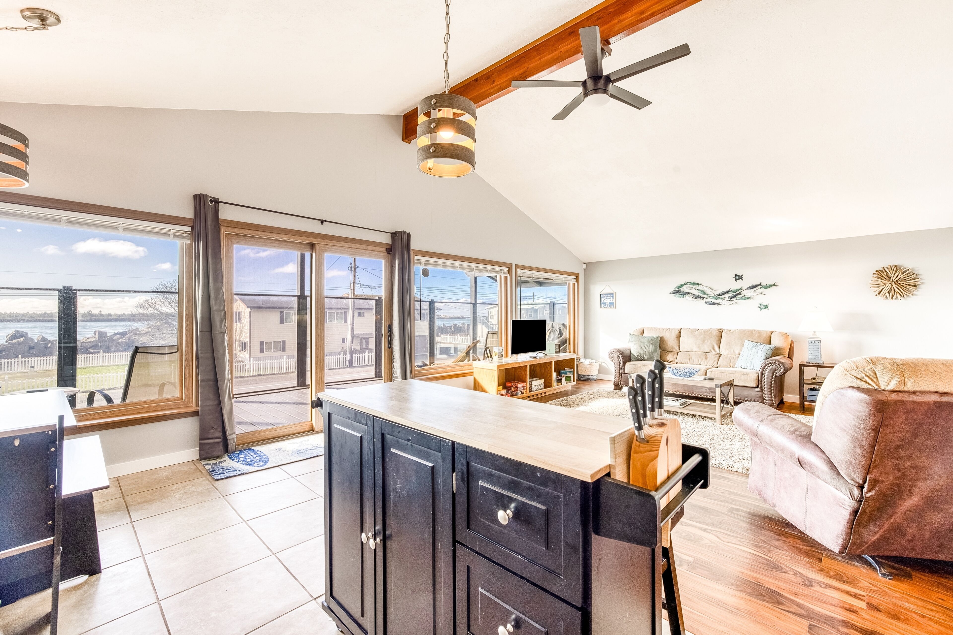Dog-friendly perfectly perched home near tide pools with yard, grill, smart TVs