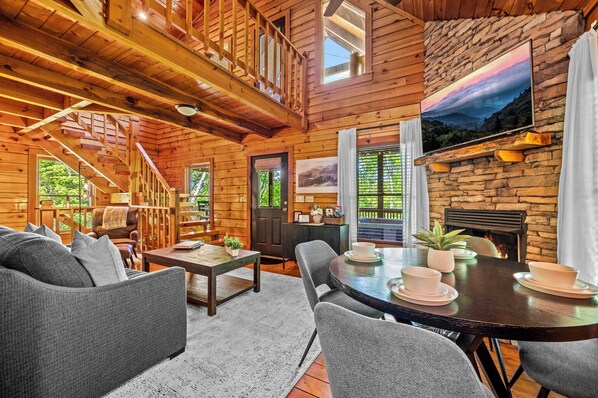 Dining - Private, cozy cabin w/ hot tub, fireplace, woods view, kids loft, 5mi to Smokies (Sevierville)