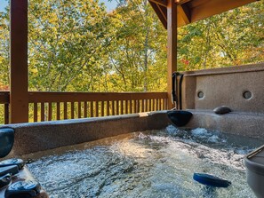 Outdoor spa tub - Secluded cozy cabin, pool access, hot tub, woods view, kids loft, 5mi to Smokies (Sevierville)