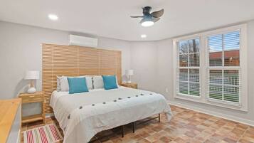 2 habitaciones, tabla de planchar con plancha y cuna de viaje