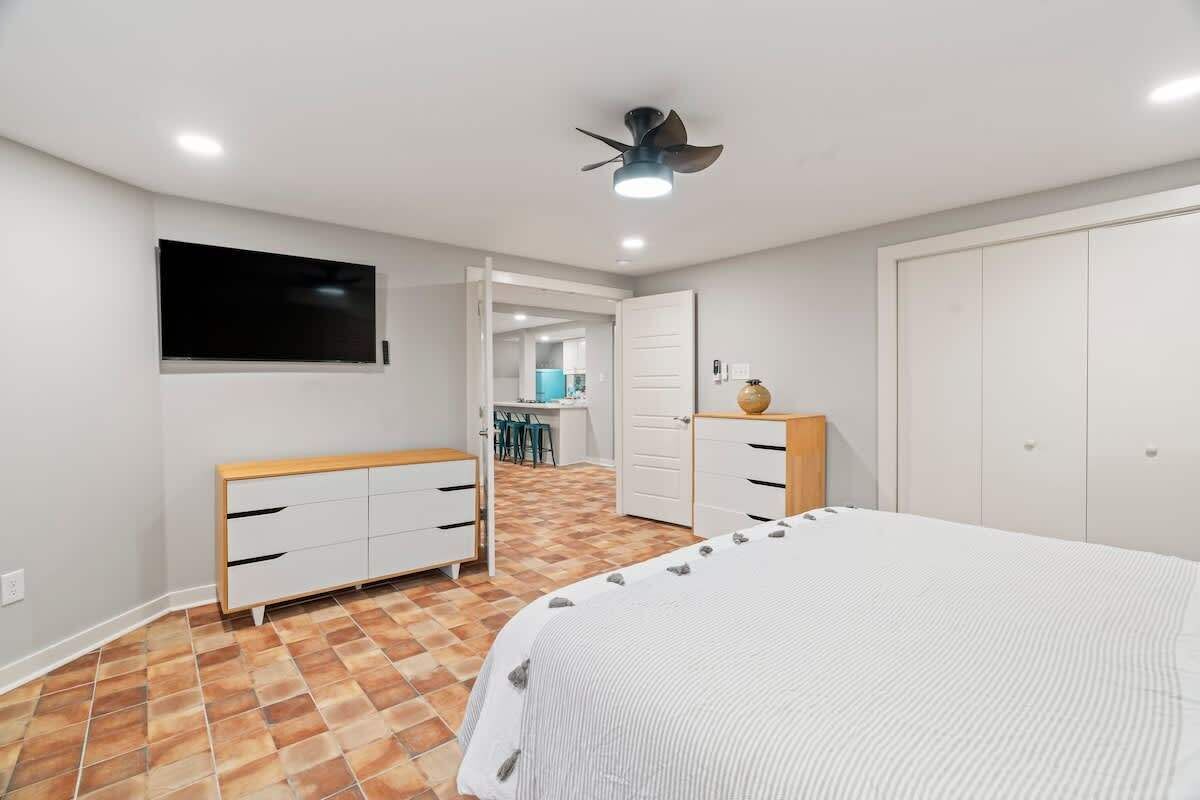 2 bedrooms, iron/ironing board, travel cot, free WiFi