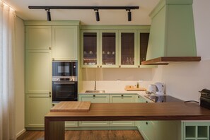 Refrigerador, microondas, horno, lavavajillas